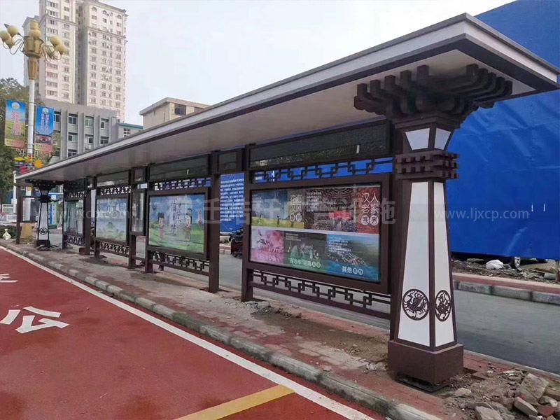 城市公交候車(chē)亭廠(chǎng)家現(xiàn)場(chǎng)安裝案例
